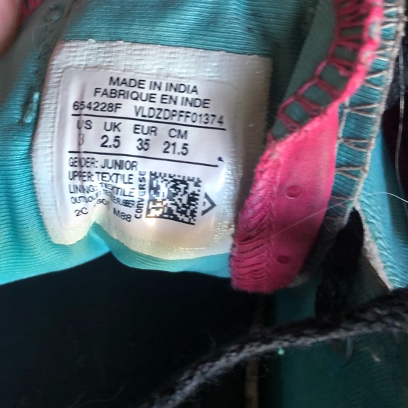 Kids converse- size 3 - used condition - Picture 2 of 3